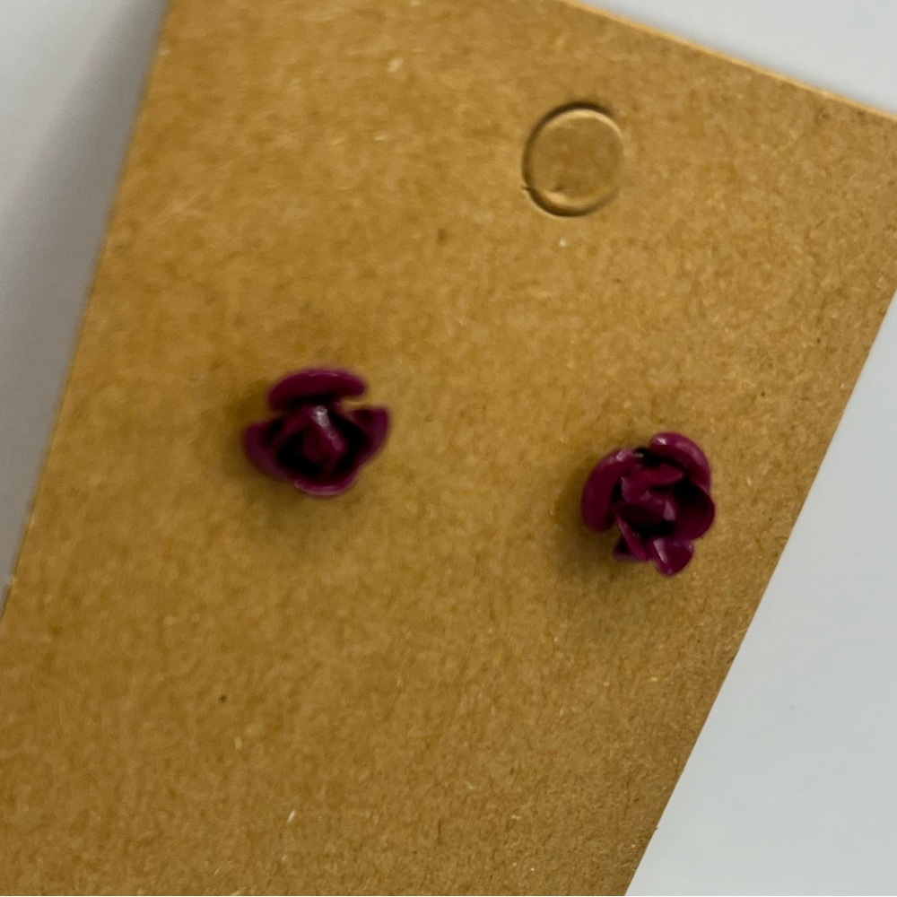 2 pairs of rose stud earrings - Picture 2 of 7